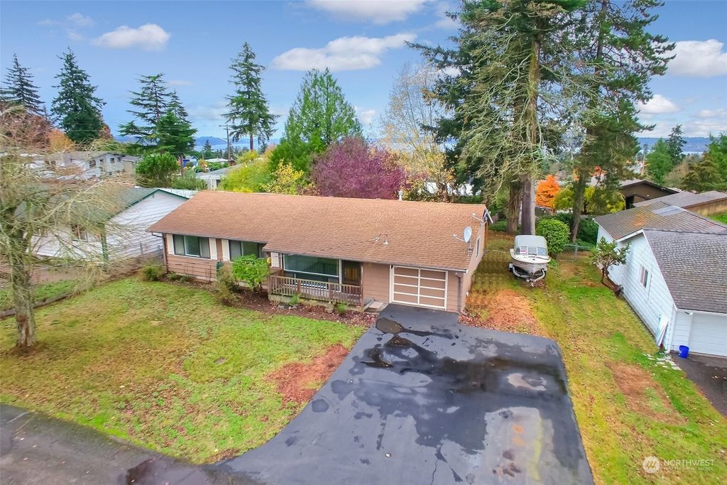 Photo of 25735 18th Avenue S, Des Moines, WA 98198 (MLS # 2309938)