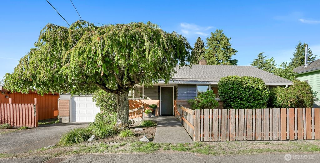 Photo of 3916 SW 100th Street, Seattle, WA 98146 (MLS # 2443291)