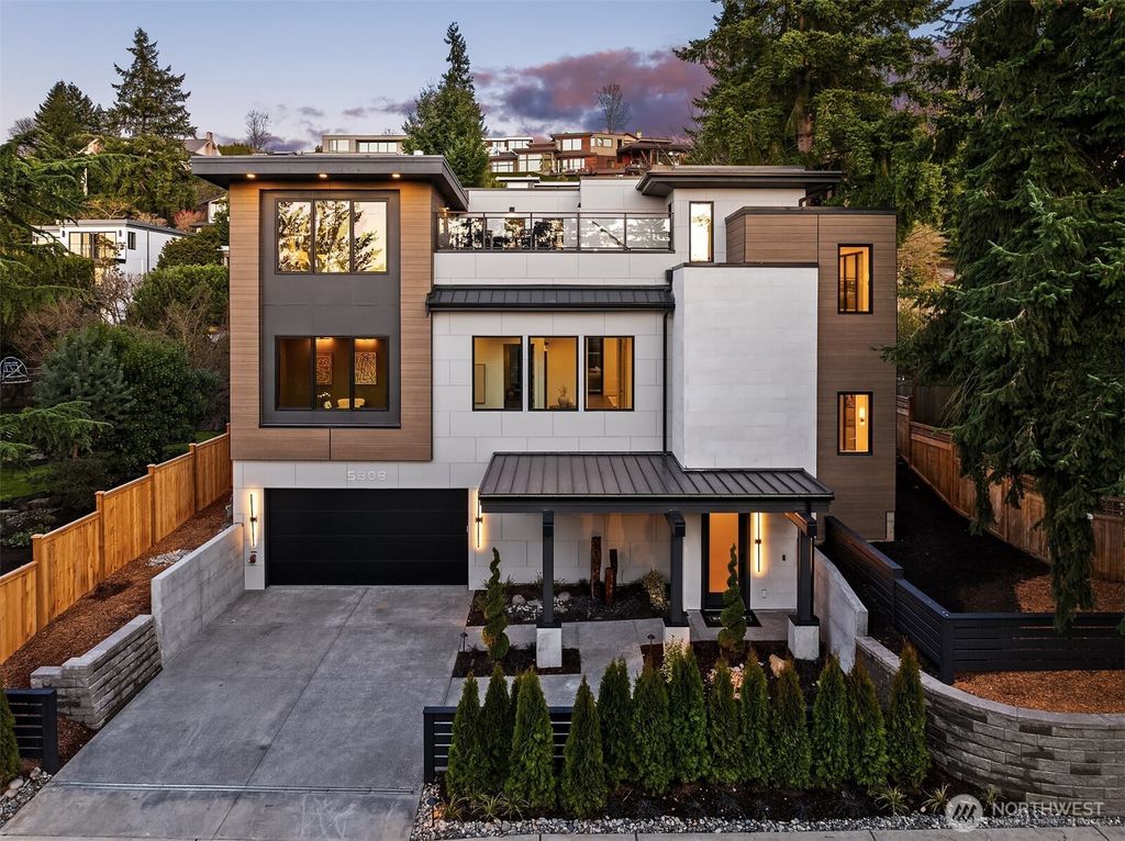 Photo of 5808 Lakeview Drive, Kirkland, WA 98033 (MLS # 2486673)