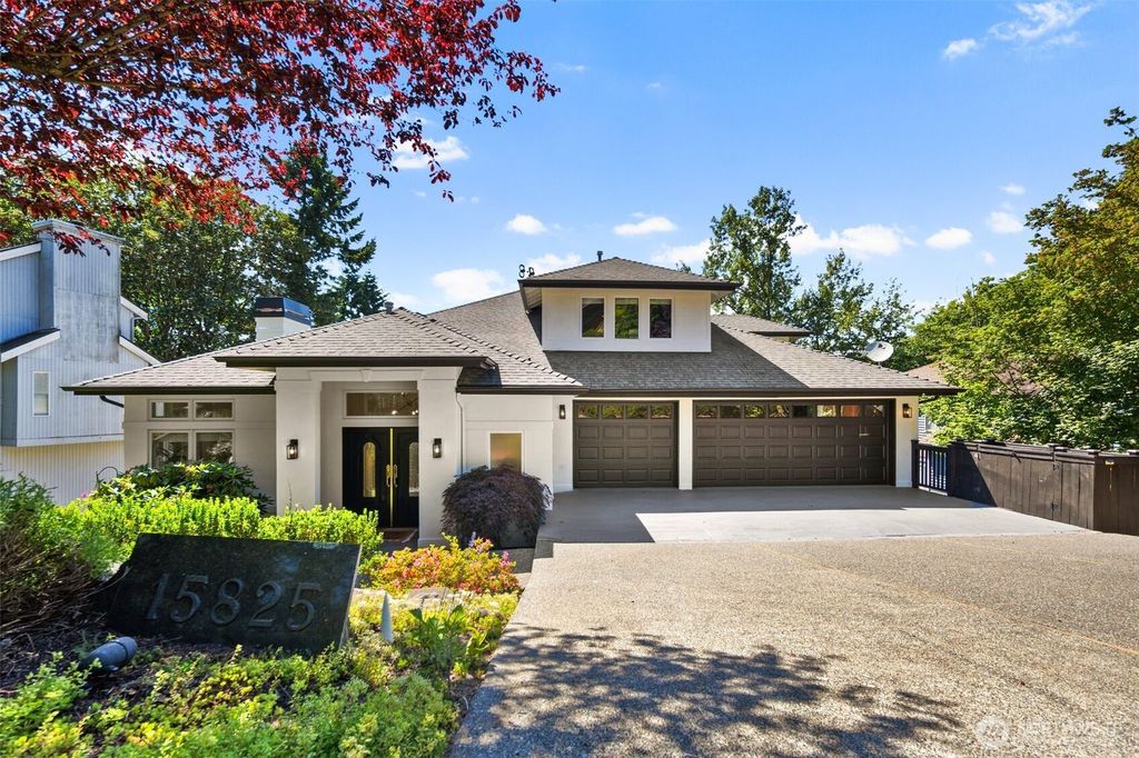 Photo of 15825 71st Avenue NE, Kenmore, WA 98028 (MLS # 2388851)