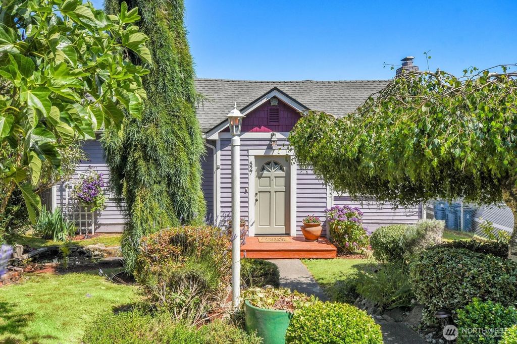 Photo of 527 Ave B, Snohomish, WA 98290 (MLS # 2401767)