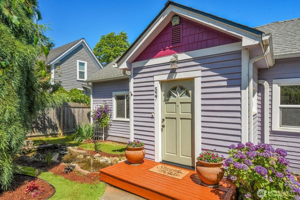 Photo of 527 Ave B, Snohomish, WA 98290 (MLS # 2401767)
