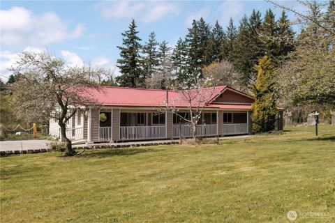 Photo of 3709 Trenton Ave Ave NE, Bremerton, WA 98310 (MLS # 2396996)