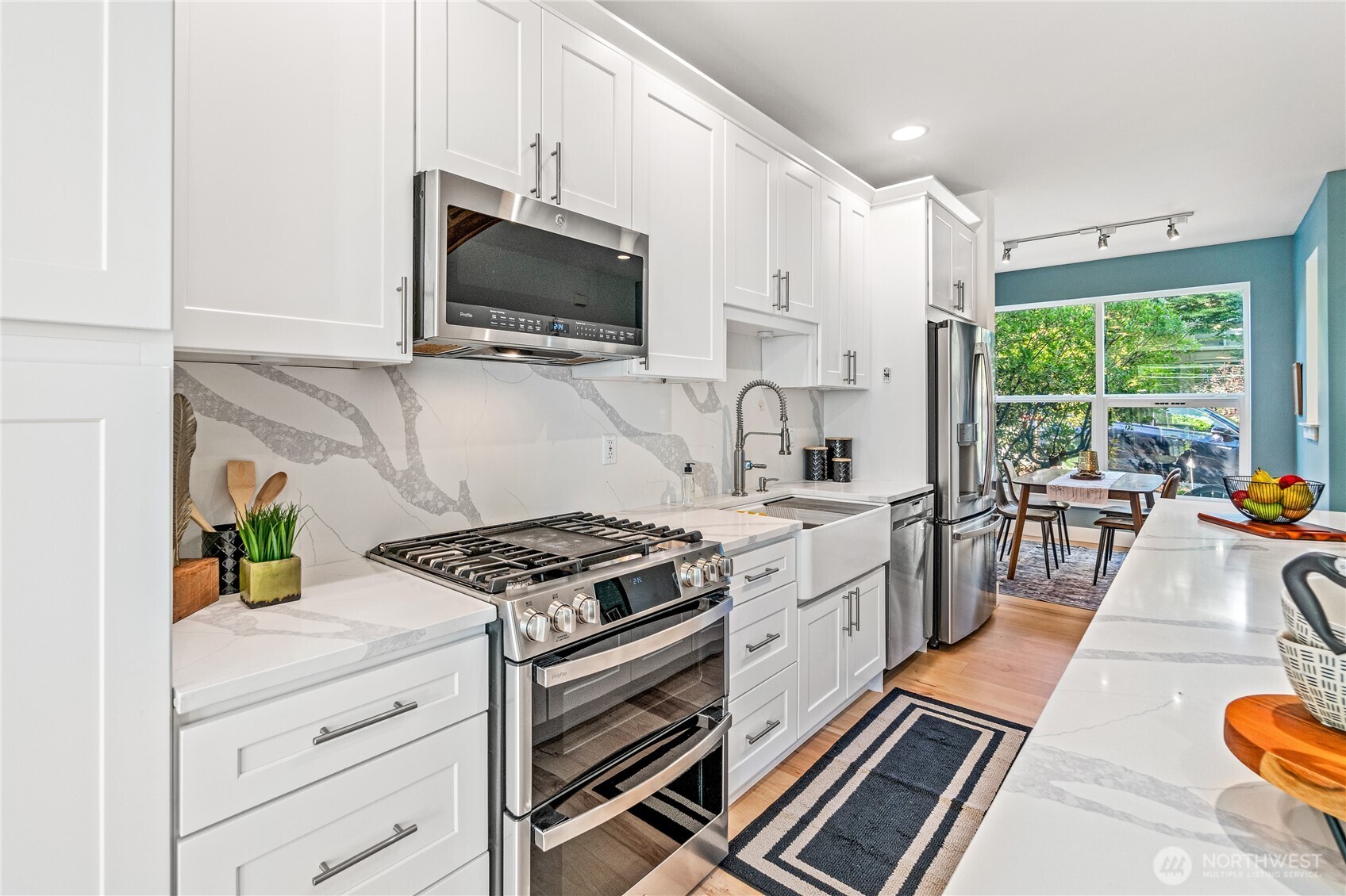 2811 S Columbian Way