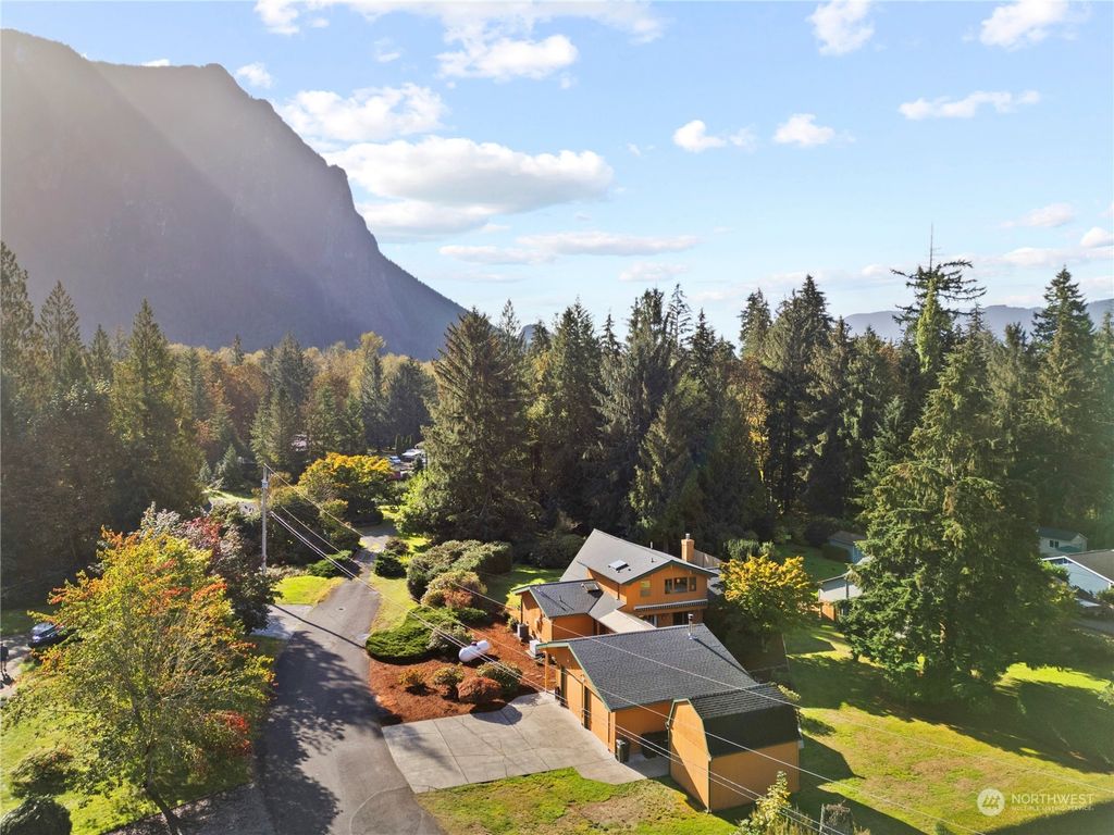 Photo of 7605 435th Avenue SE, Snoqualmie, WA 98065 (MLS # 2298592)