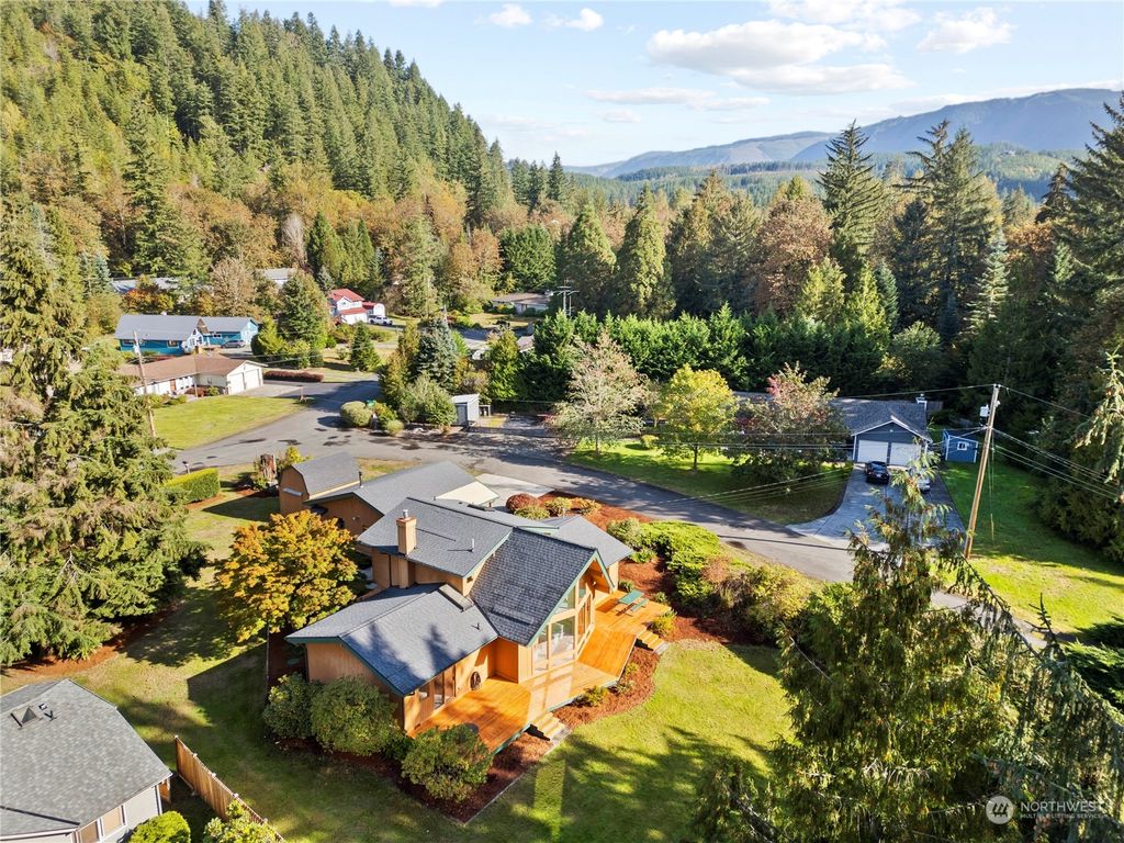 Photo of 7605 435th Avenue SE, Snoqualmie, WA 98065 (MLS # 2298592)