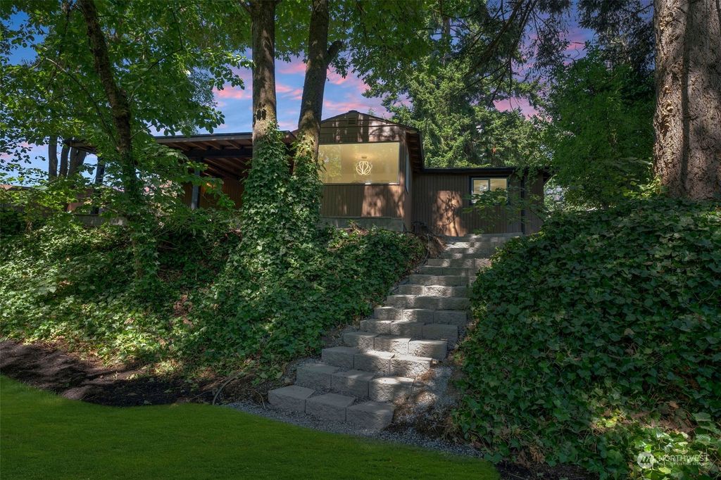 Photo of 12219 SE 161st Place, Renton, WA 98058 (MLS # 2261925)