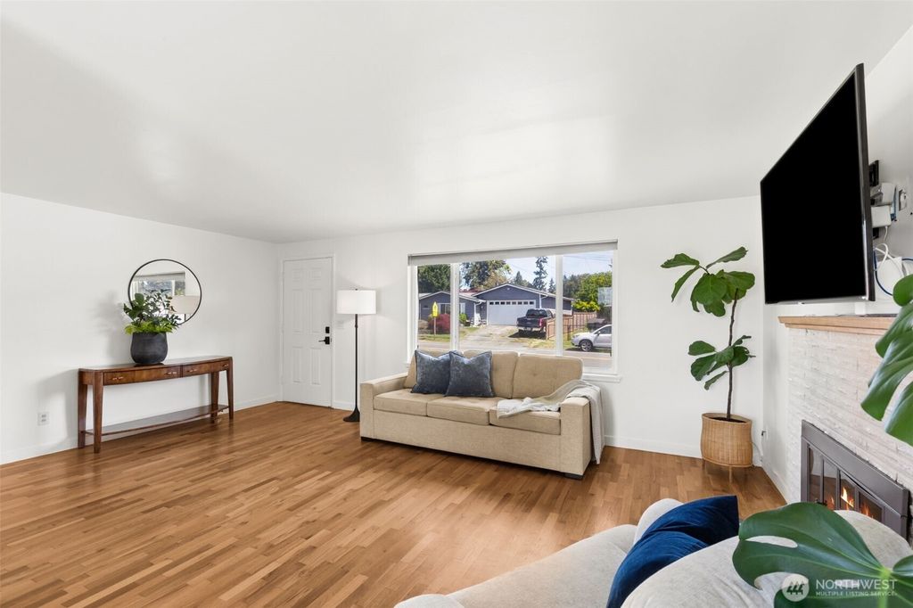 Photo of 17035 128th Avenue SE, Renton, WA 98058 (MLS # 2523099)