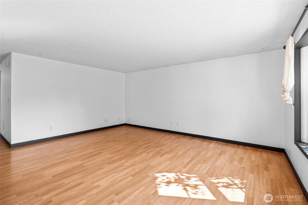 Photo of 988 Ridgeway Drive, Oak Harbor, WA 98277 (MLS # 2573965)