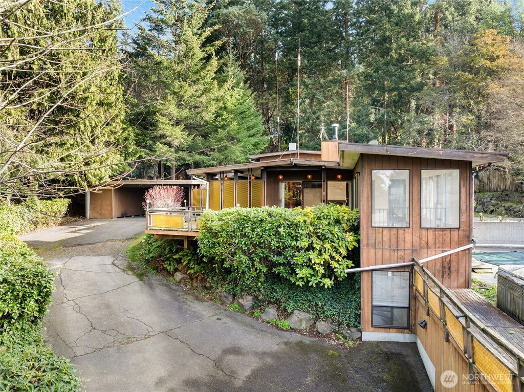 Photo of 16206 Maplewild Avenue SW, Burien, WA 98166 (MLS # 2426610)
