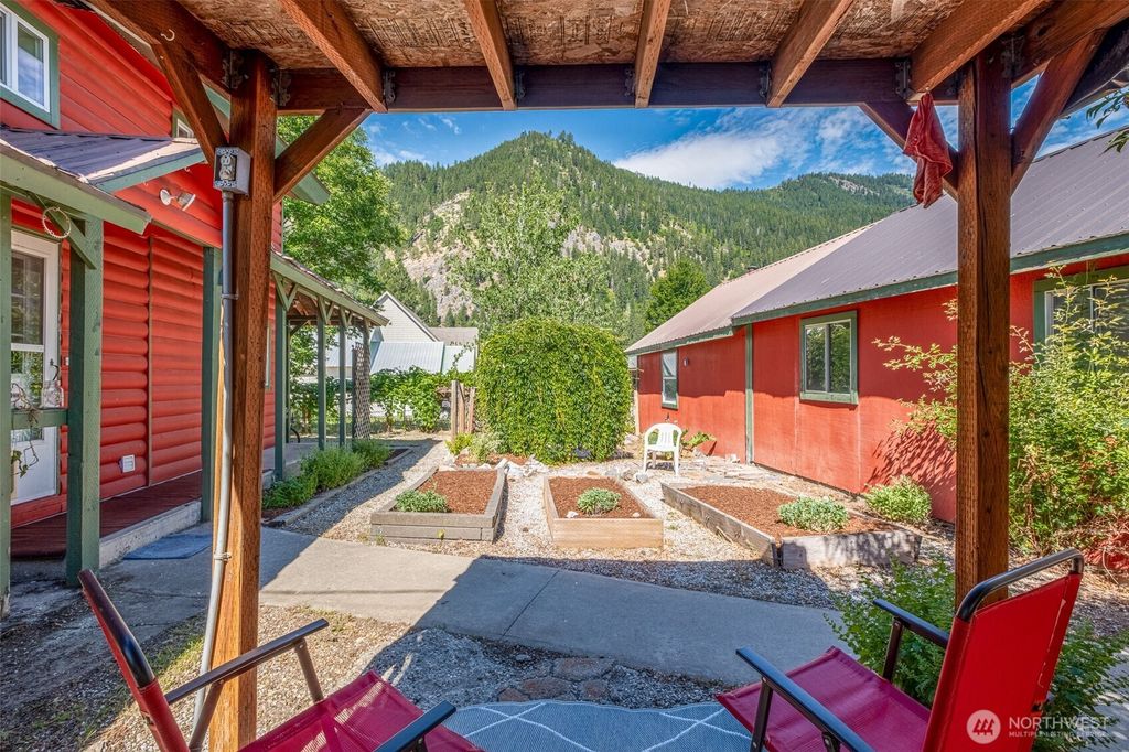 Photo of 210 Prospect St ST, Leavenworth, WA 98826 (MLS # 2550239)