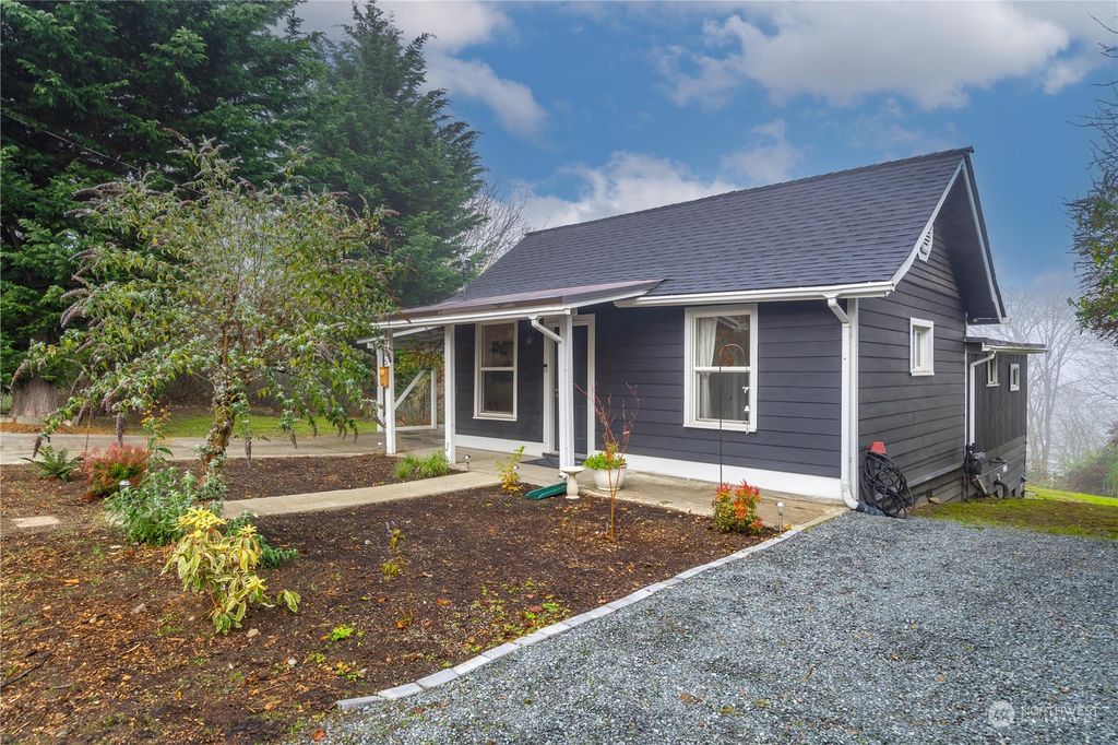 Photo of 3906 S 113th Street, Tukwila, WA 98168 (MLS # 2183029)
