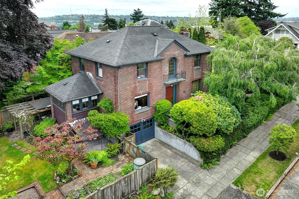 Photo of 4132 Burke Avenue N, Seattle, WA 98103 (MLS # 2373677)