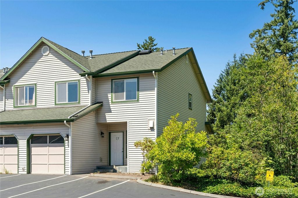 Photo of 15815 Admiralty Way #C7, Lynnwood, WA 98087 (MLS # 2413963)
