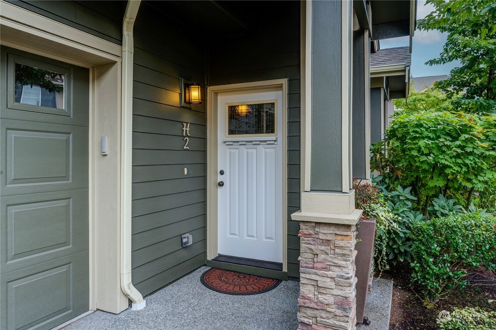 Photo of 320 Chelan Place NE #H2, Renton, WA 98059 (MLS # 2163344)