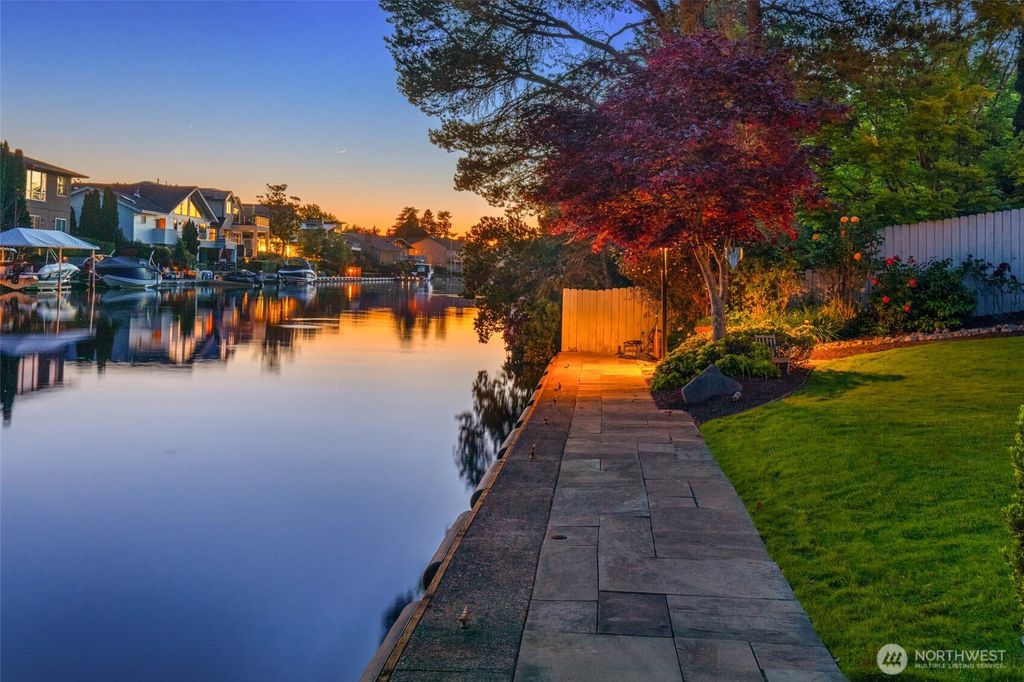 Photo of 12 Columbia Key, Bellevue, WA 98006 (MLS # 2505158)