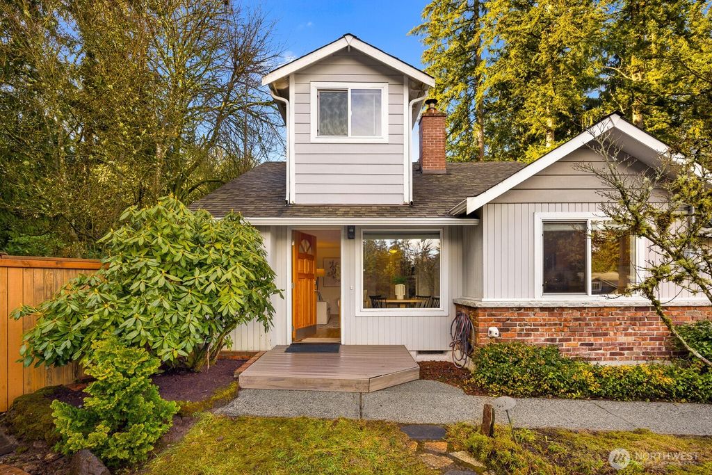 Photo of 7315 NE 140th Street, Kirkland, WA 98034 (MLS # 2330427)