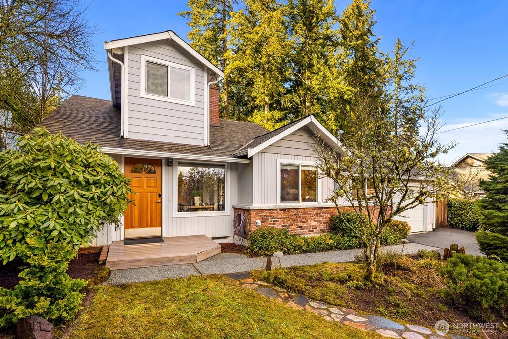 Photo of 7315 NE 140th Street, Kirkland, WA 98034 (MLS # 2330427)
