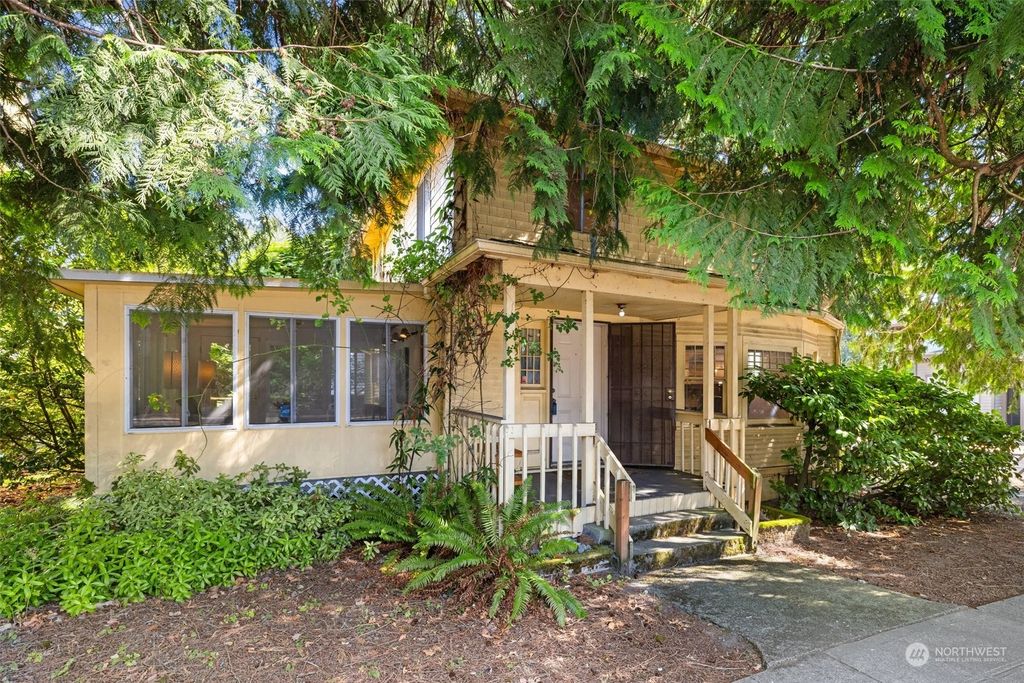 Photo of 702 34th Avenue, Seattle, WA 98122 (MLS # 2276775)