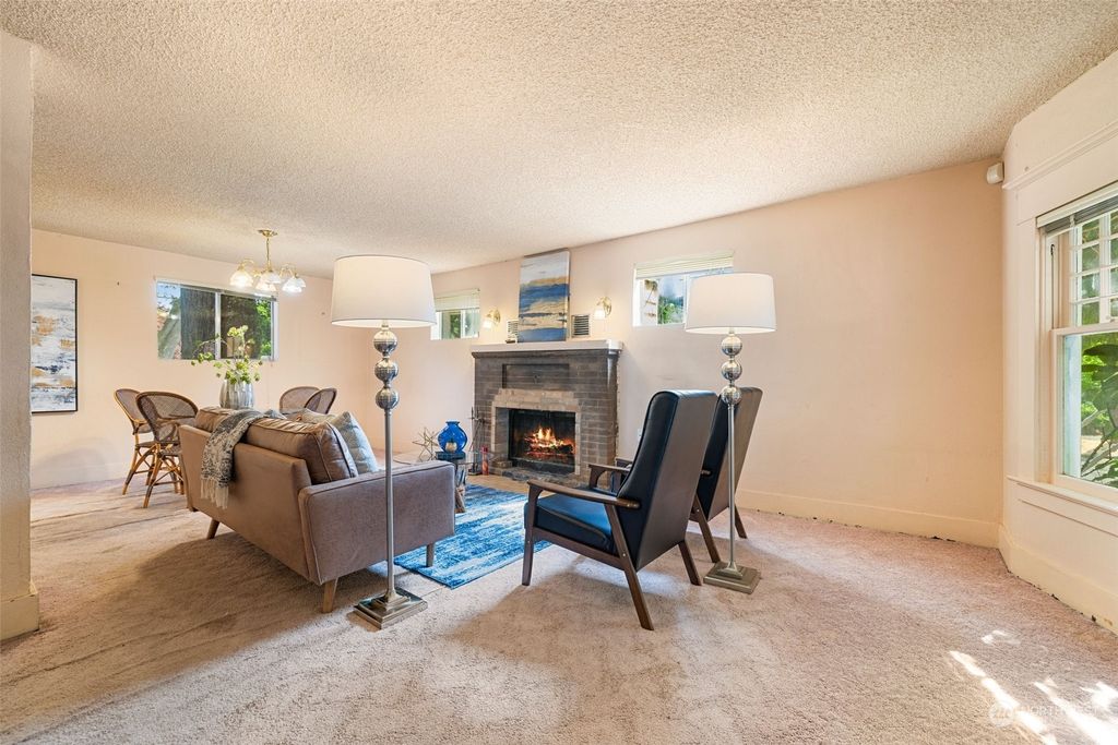 Photo of 702 34th Avenue, Seattle, WA 98122 (MLS # 2276775)