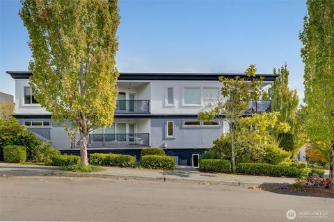 Photo of 410 2nd Street #A, Kirkland, WA 98033 (MLS # 2446904) Photo of 410 2nd Street #A, Kirkland, WA 98033 (MLS # 2446904)