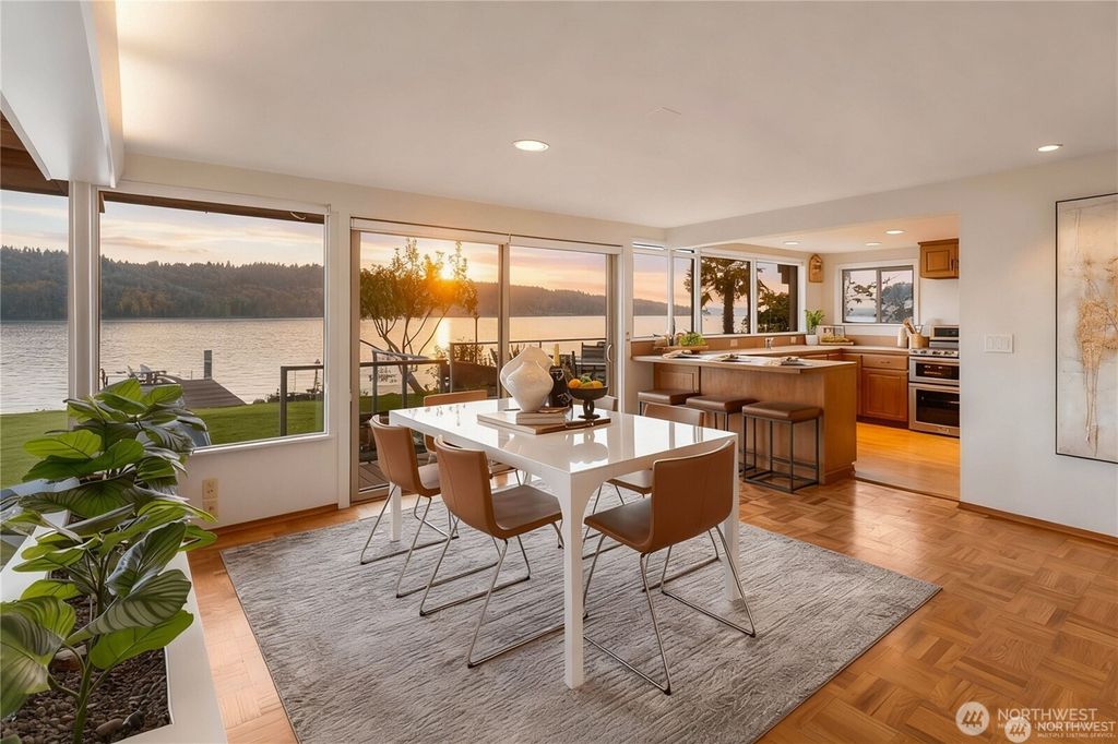 Photo of 14026 Riviera Place NE, Seattle, WA 98125 (MLS # 2519173)