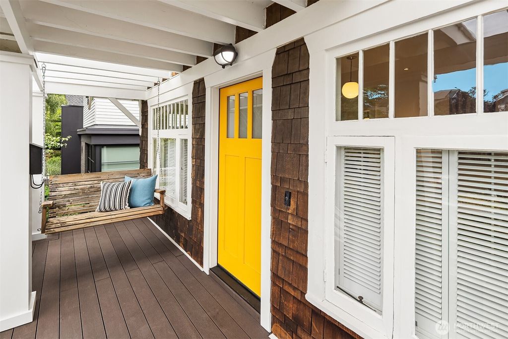 Photo of 5526 34 Avenue NE, Seattle, WA 98105 (MLS # 2405929)