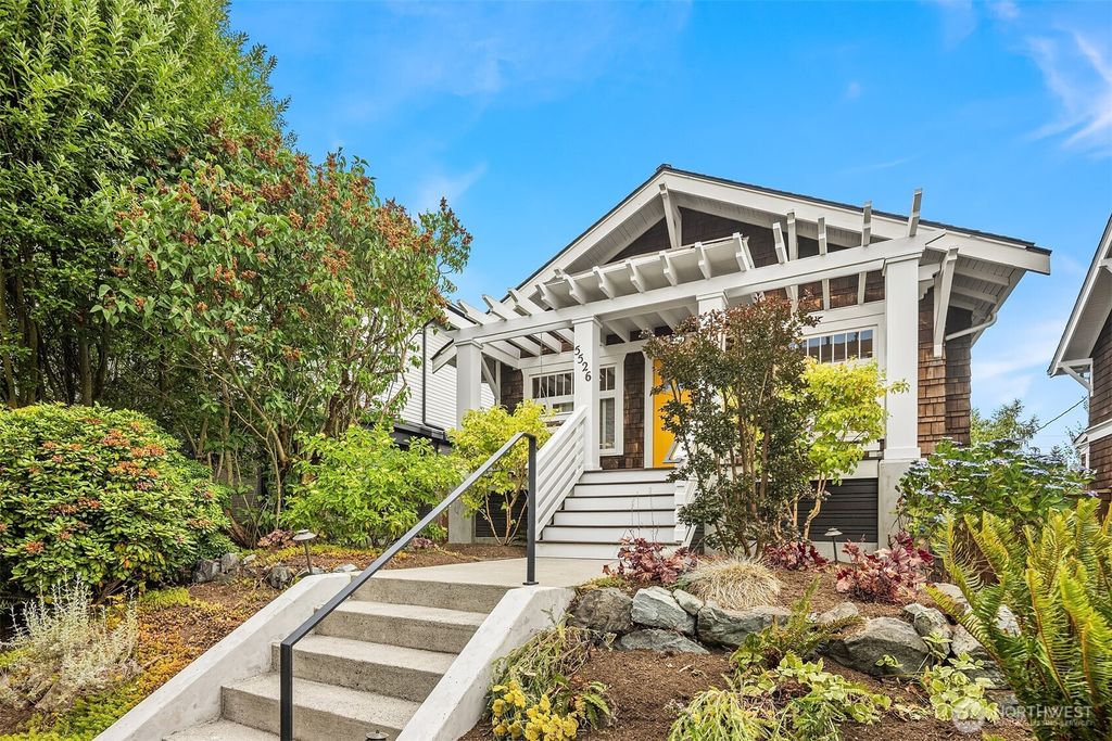 Photo of 5526 34 Avenue NE, Seattle, WA 98105 (MLS # 2405929)