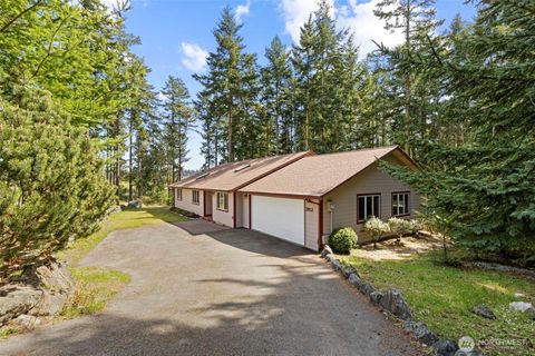 Photo of 3912 Holcomb St, Port Townsend, WA 98368 (MLS # 2510456)