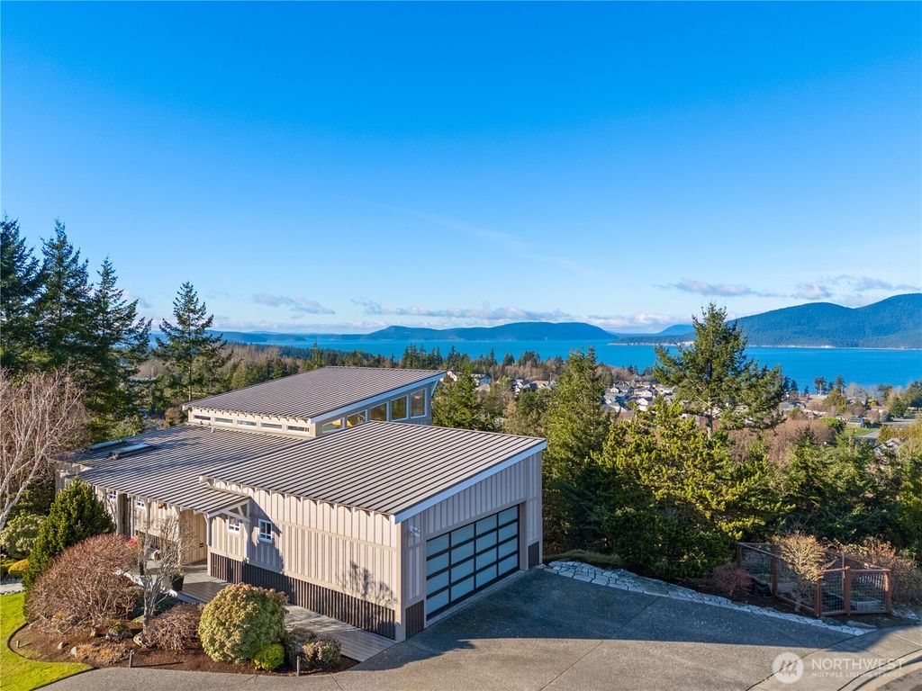 Photo of 2020 Kansas Avenue, Anacortes, WA 98221 (MLS # 2470751)