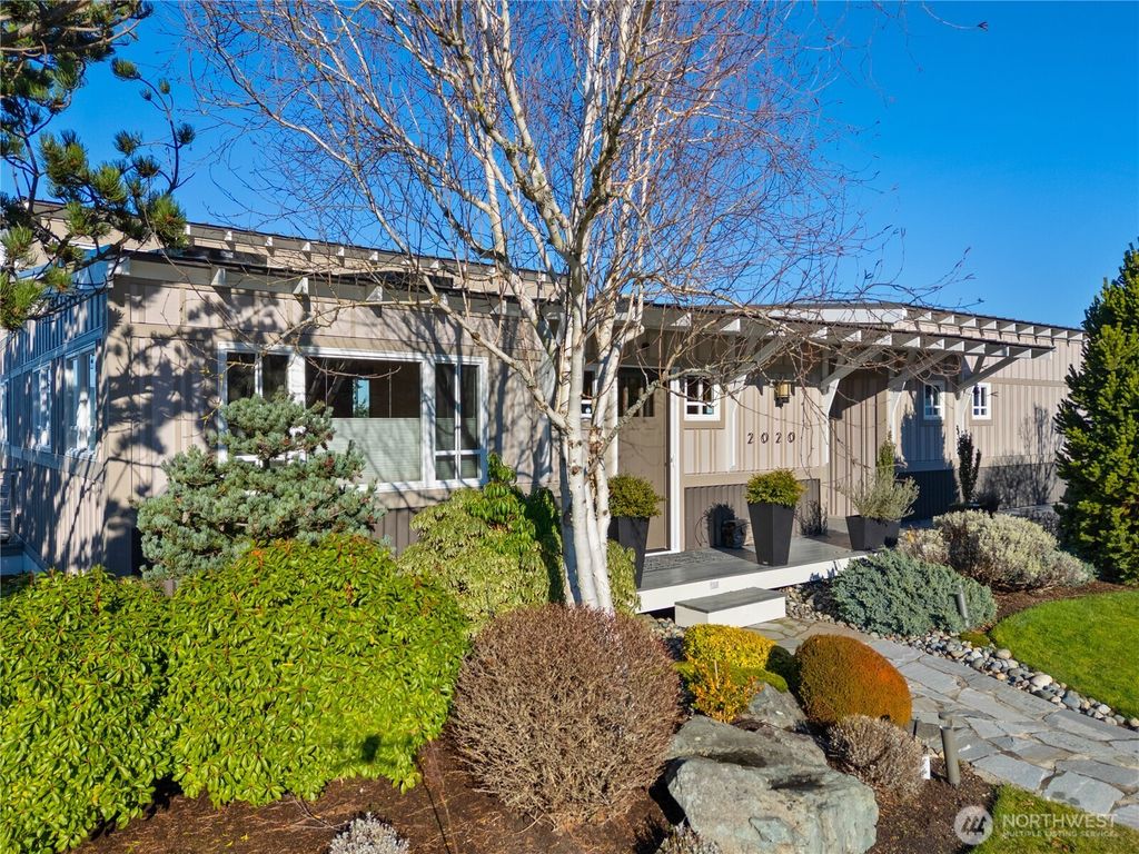 Photo of 2020 Kansas Avenue, Anacortes, WA 98221 (MLS # 2470751)