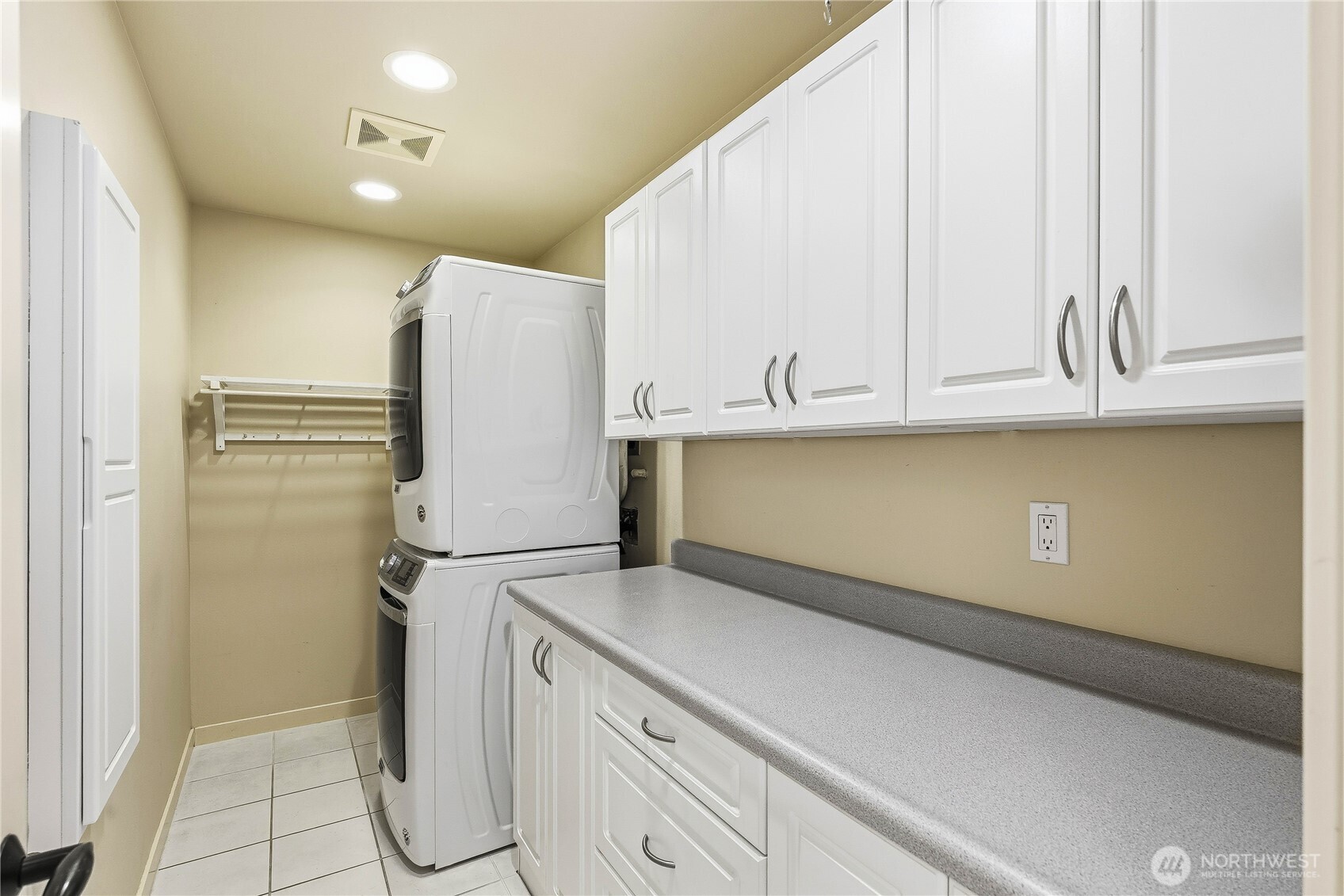Anacortes, Washington, 98221, United States, 3 Bedrooms Bedrooms, ,3 BathroomsBathrooms,Residential,Active,2013654