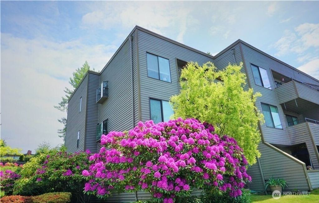 Photo of 4895 76th Street SW #D701, Mukilteo, WA 98275 (MLS # 2505918)