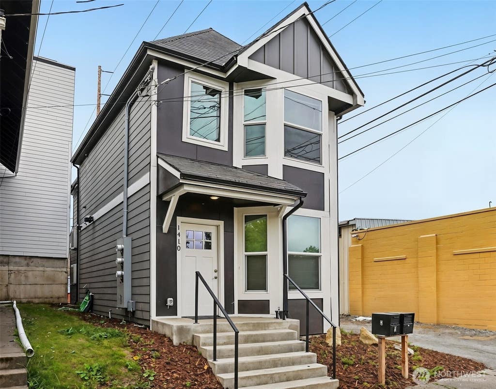 Photo of 1410 6th Avenue, Tacoma, WA 98405 (MLS # 2559531)