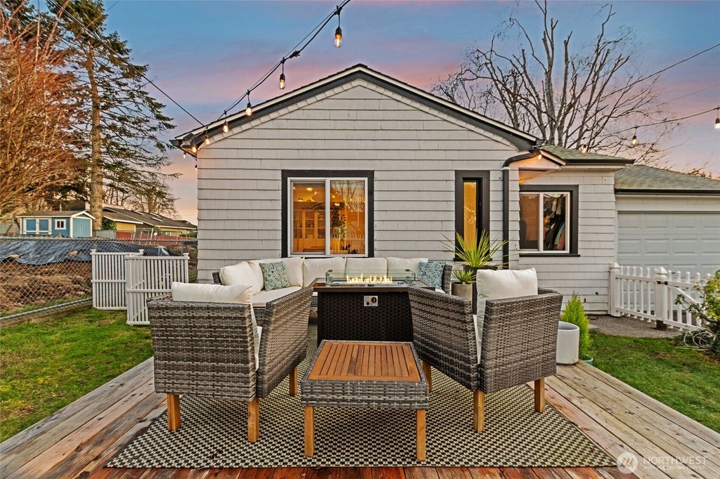 Photo of 721 N 88th Street, Seattle, WA 98103 (MLS # 2487477)