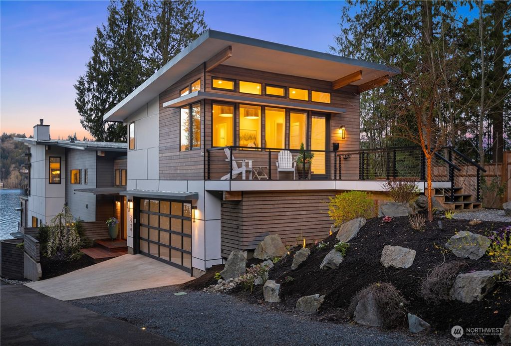 Photo of 2590 W Lake Sammamish Parkway NE, Redmond, WA 98052 (MLS # 2214019)
