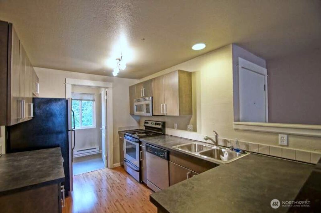 Photo of 718 Kirkland Circle #B302, Kirkland, WA 98033 (MLS # 2490122)