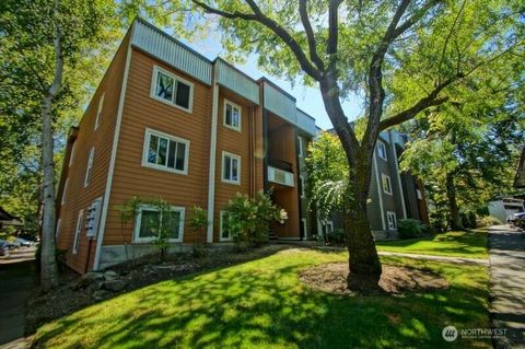 Photo of 718 Kirkland Circle #B302, Kirkland, WA 98033 (MLS # 2490122)