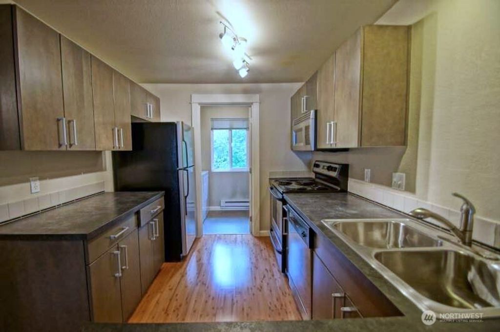 Photo of 718 Kirkland Circle #B302, Kirkland, WA 98033 (MLS # 2490122)