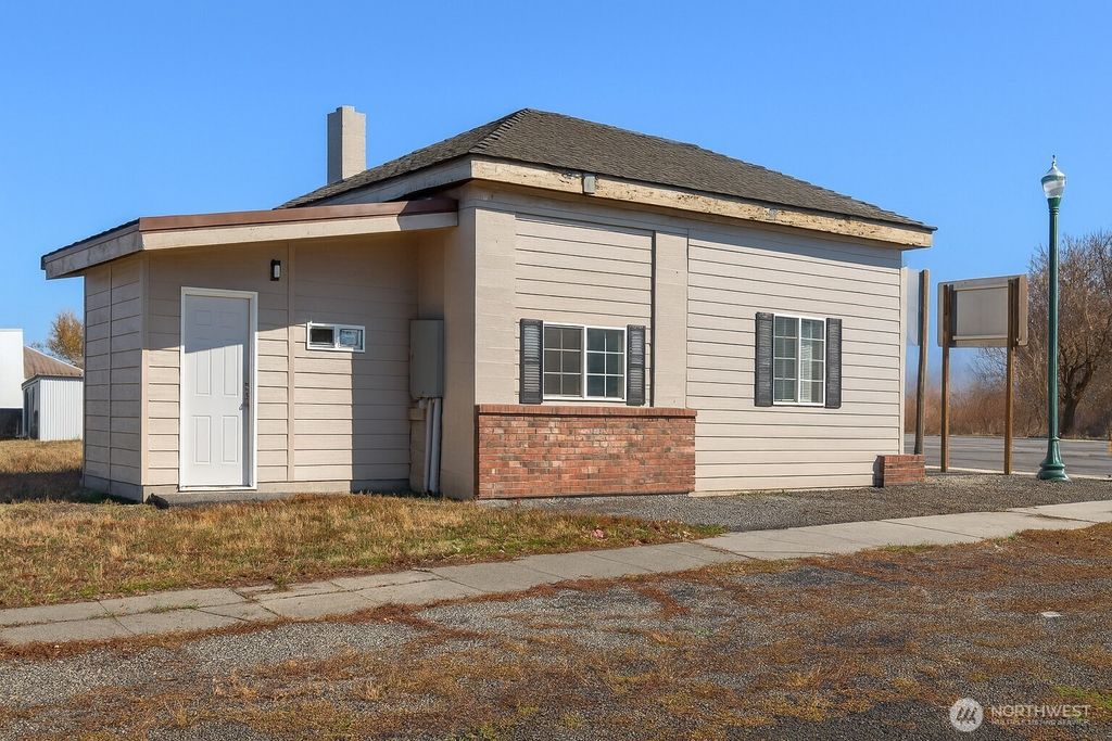 Photo of 127 W Locust St St, Waterville, WA 98858 (MLS # 2458847)