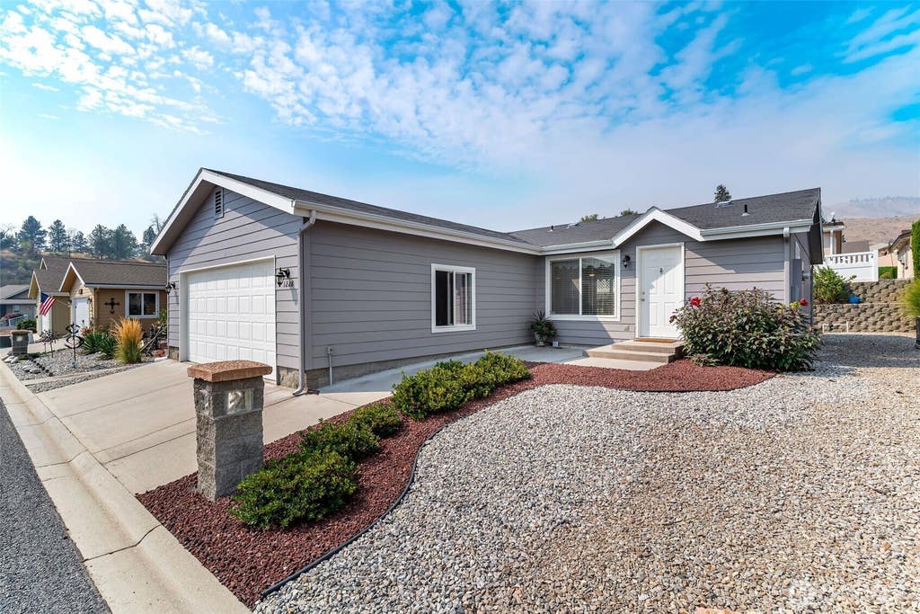 Photo of 1228 Hill Street, Wenatchee, WA 98801 (MLS # 2573959)