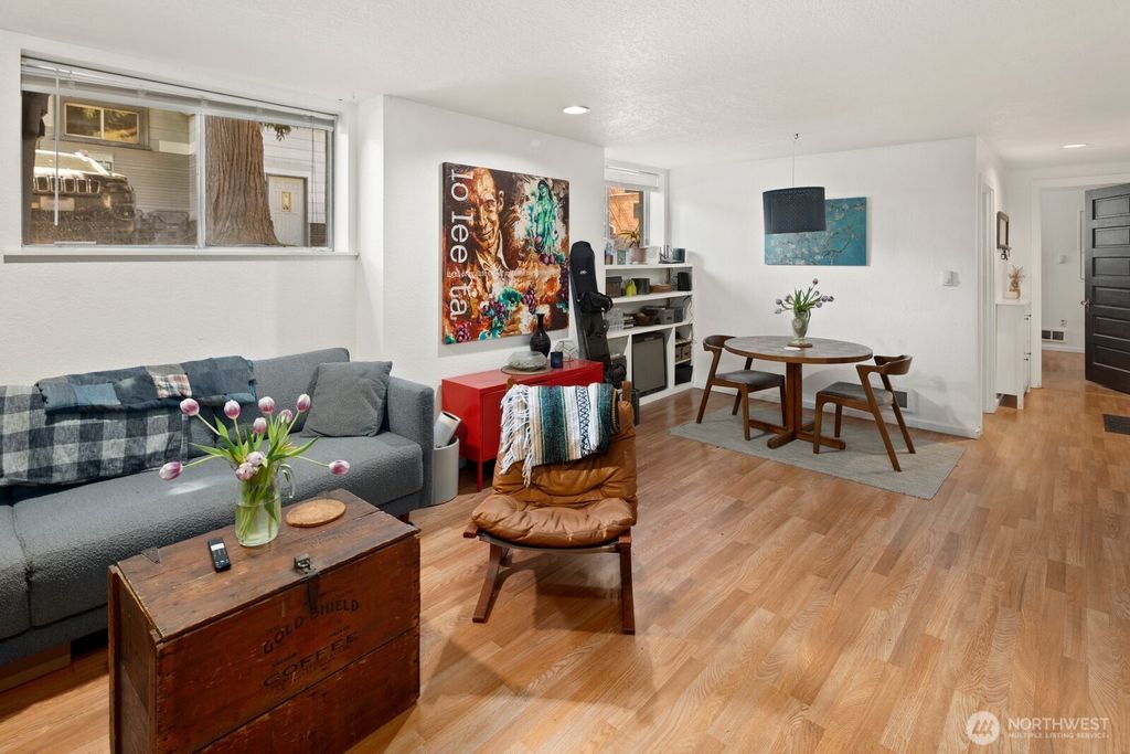 Photo of 711 Summit Avenue E, Seattle, WA 98102 (MLS # 2369947)
