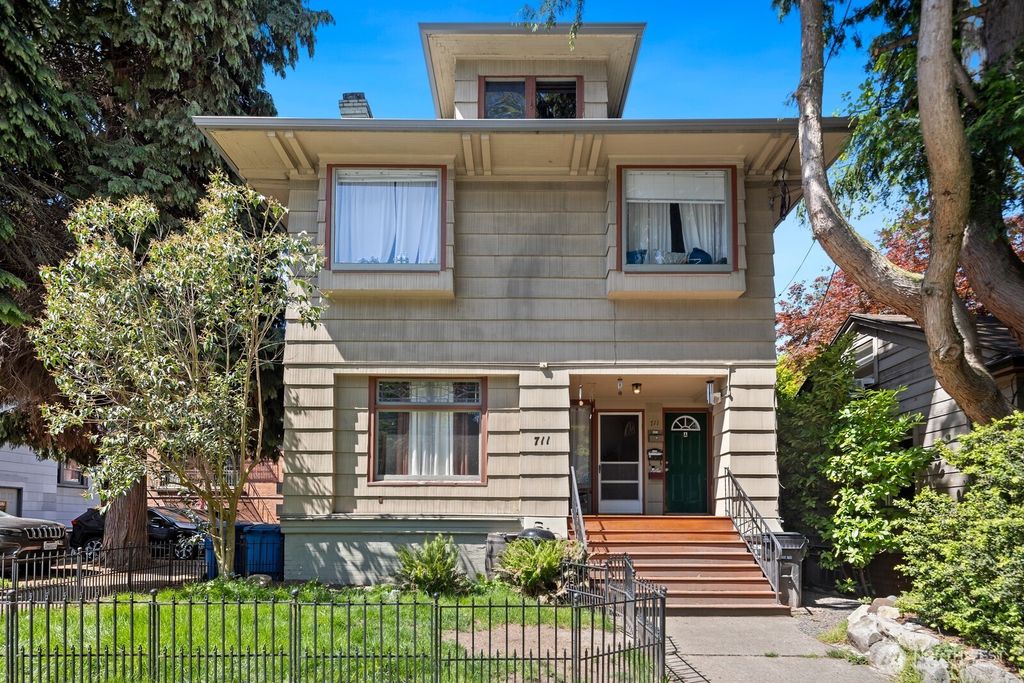 Photo of 711 Summit Avenue E, Seattle, WA 98102 (MLS # 2369947)