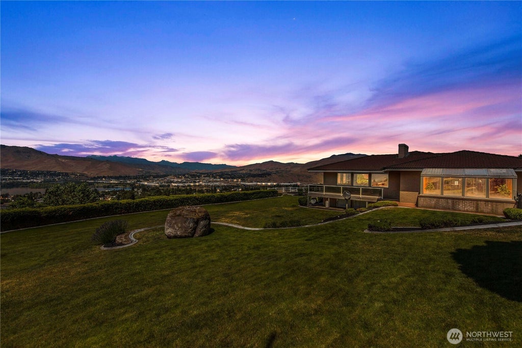 Photo of 3131 35th Street NE, East Wenatchee, WA 98802 (MLS # 2574357)
