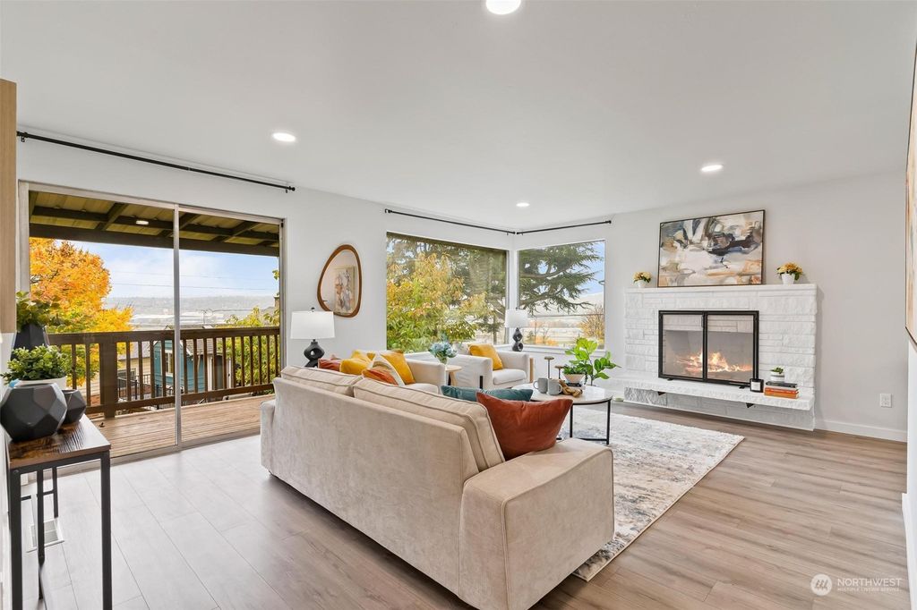 Photo of 2915 S Fontanelle Street, Seattle, WA 98108 (MLS # 2307296)