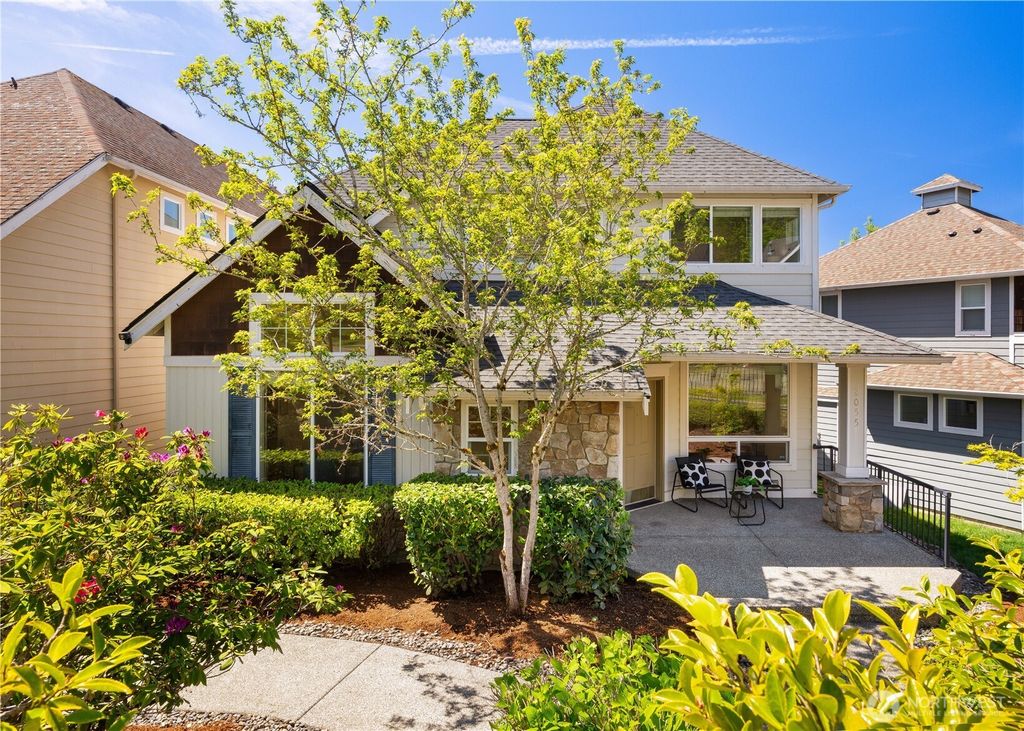 Photo of 2055 Larchmount Drive NE, Issaquah, WA 98029 (MLS # 2522011)