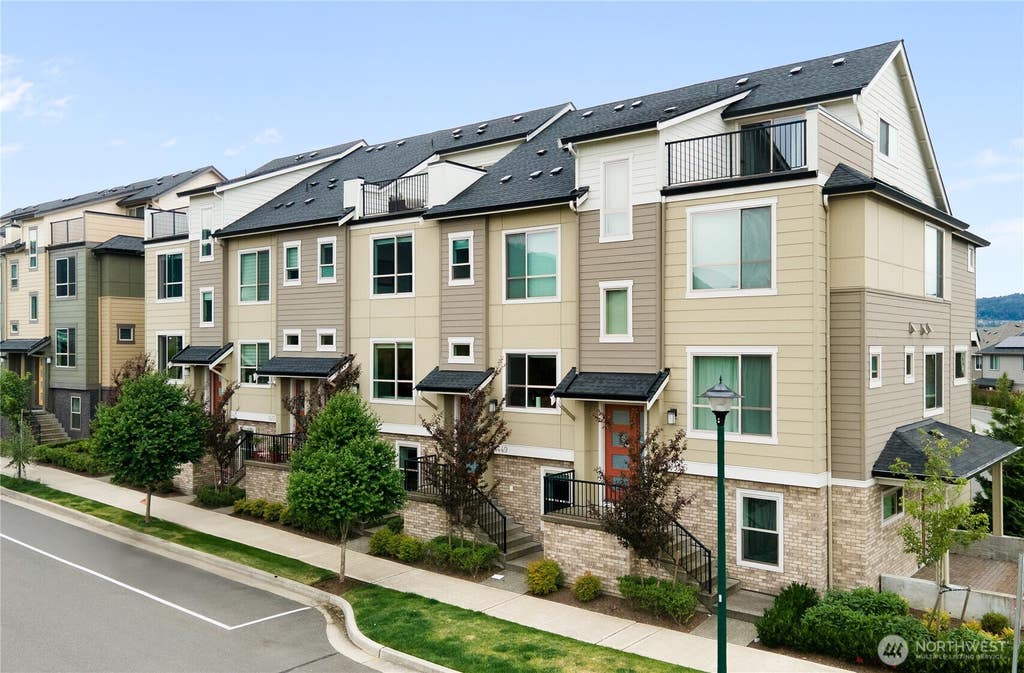 Photo of 1429 8th Avenue NE #8, Issaquah, WA 98029 (MLS # 2546182)