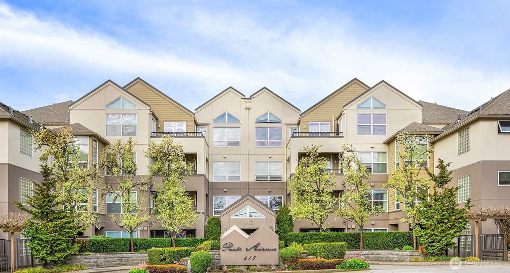 Photo of 615 6th Street #201, Kirkland, WA 98033 (MLS # 2427951)