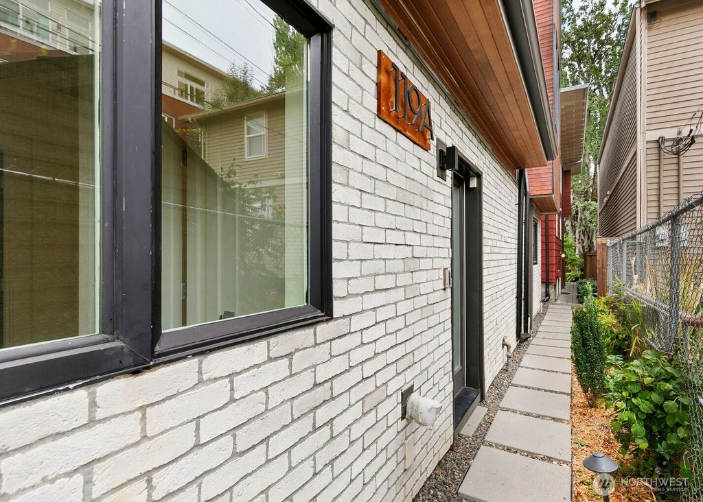 Photo of 119 A 18th Avenue E, Seattle, WA 98122 (MLS # 2437284)