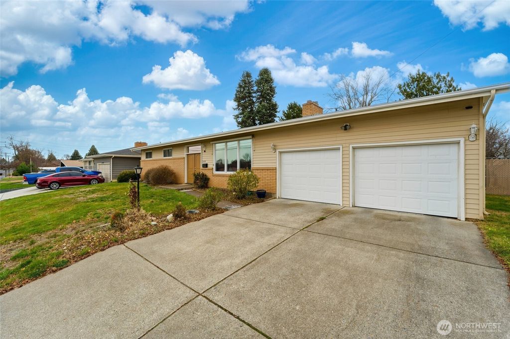 Photo of 1619 Fern Avenue, Walla Walla, WA 99362 (MLS # 2460770)